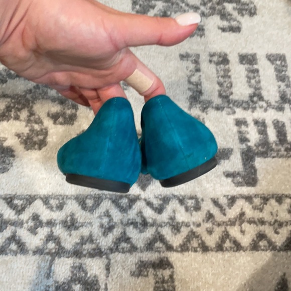 Nine West Pointy Blue Suede Flats Sz 6 - Picture 4 of 5